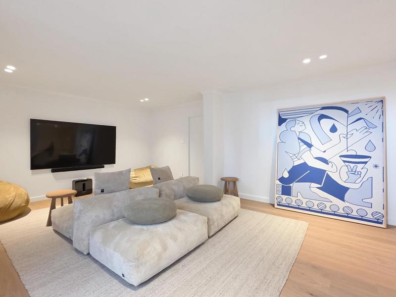 5 Bedroom Property for Sale in Green Point Western Cape